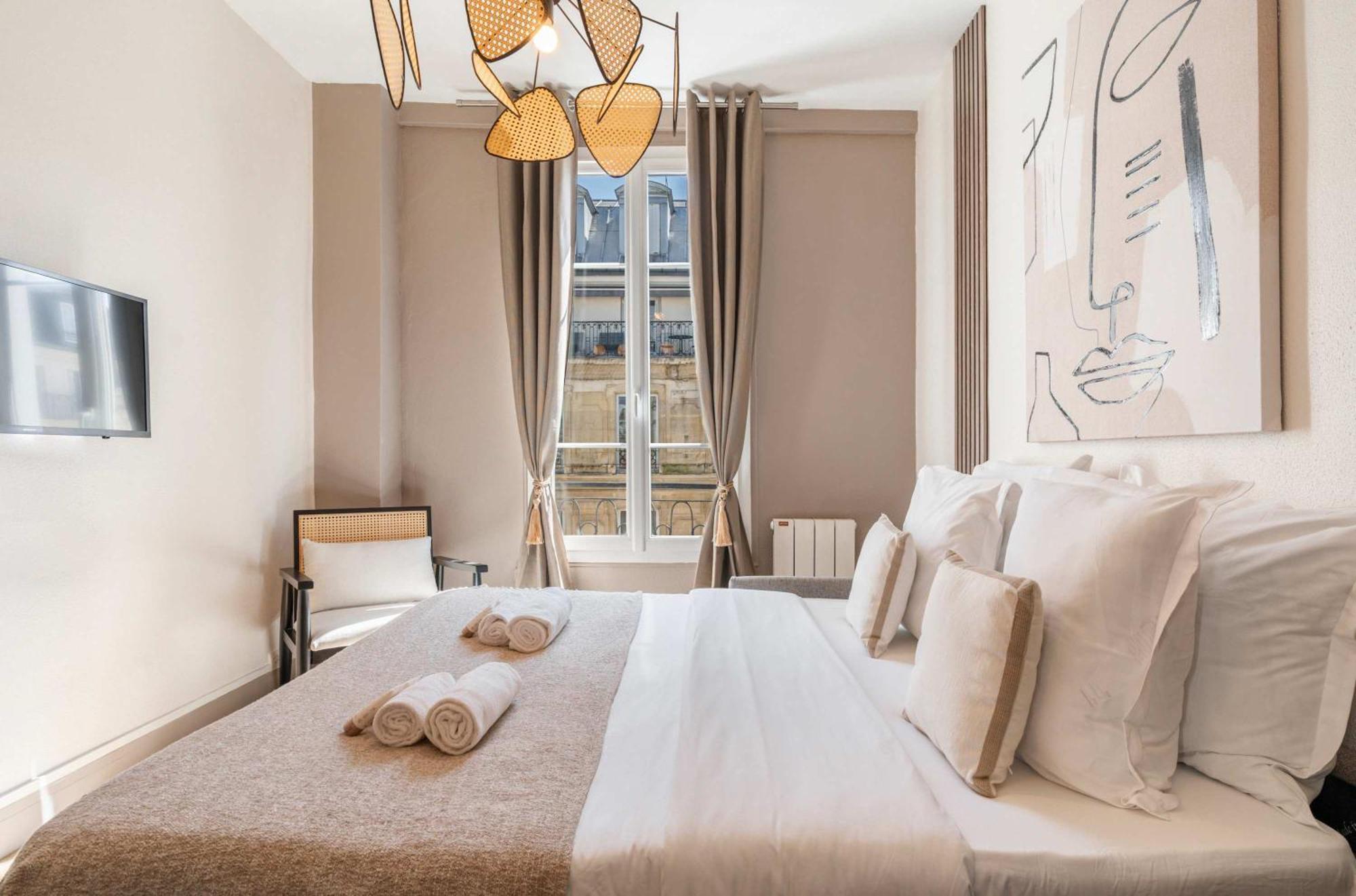 New Heaven Near Louvre Museum Paris